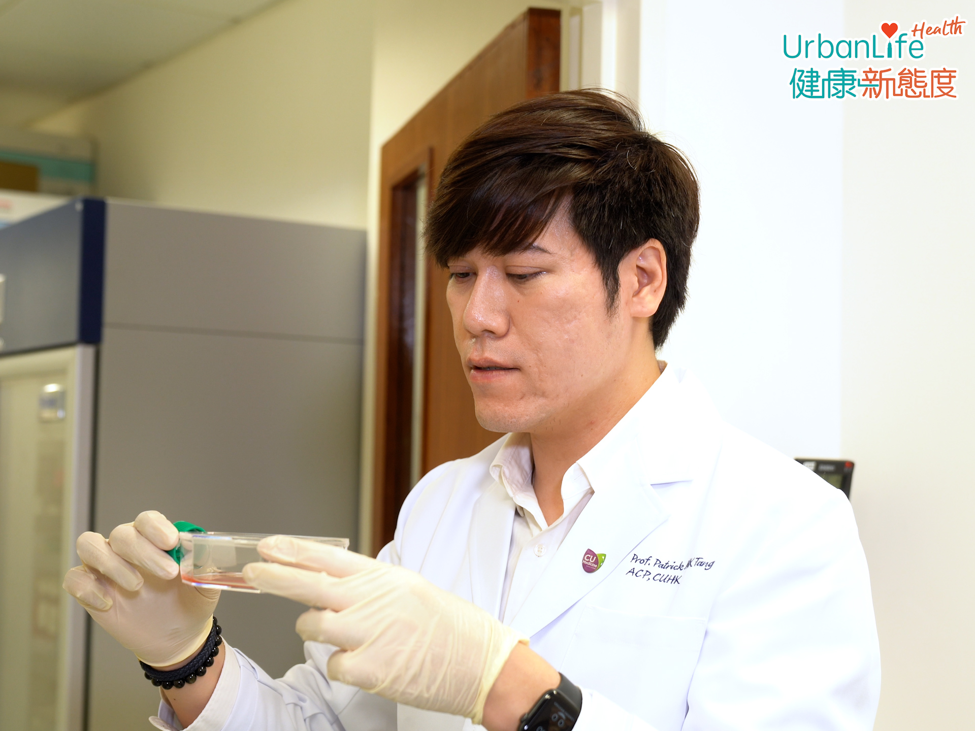 中大病理解剖及細胞學系助理教授鄧銘權發明了一個無病毒基因療法,奪得今年日內瓦國際發明展大獎。
