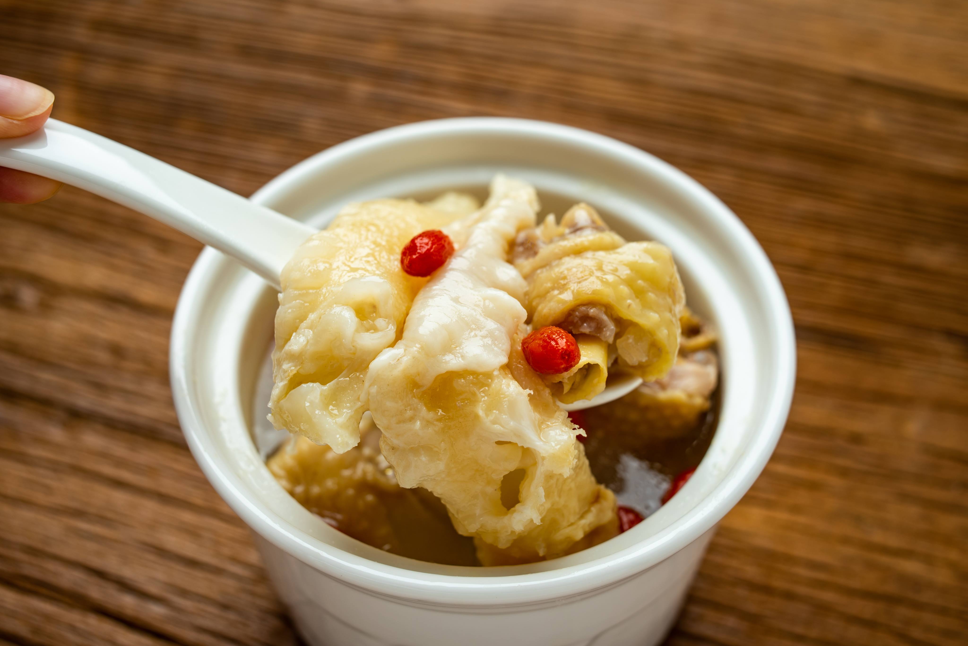 淮山杞子花膠雞湯做法。