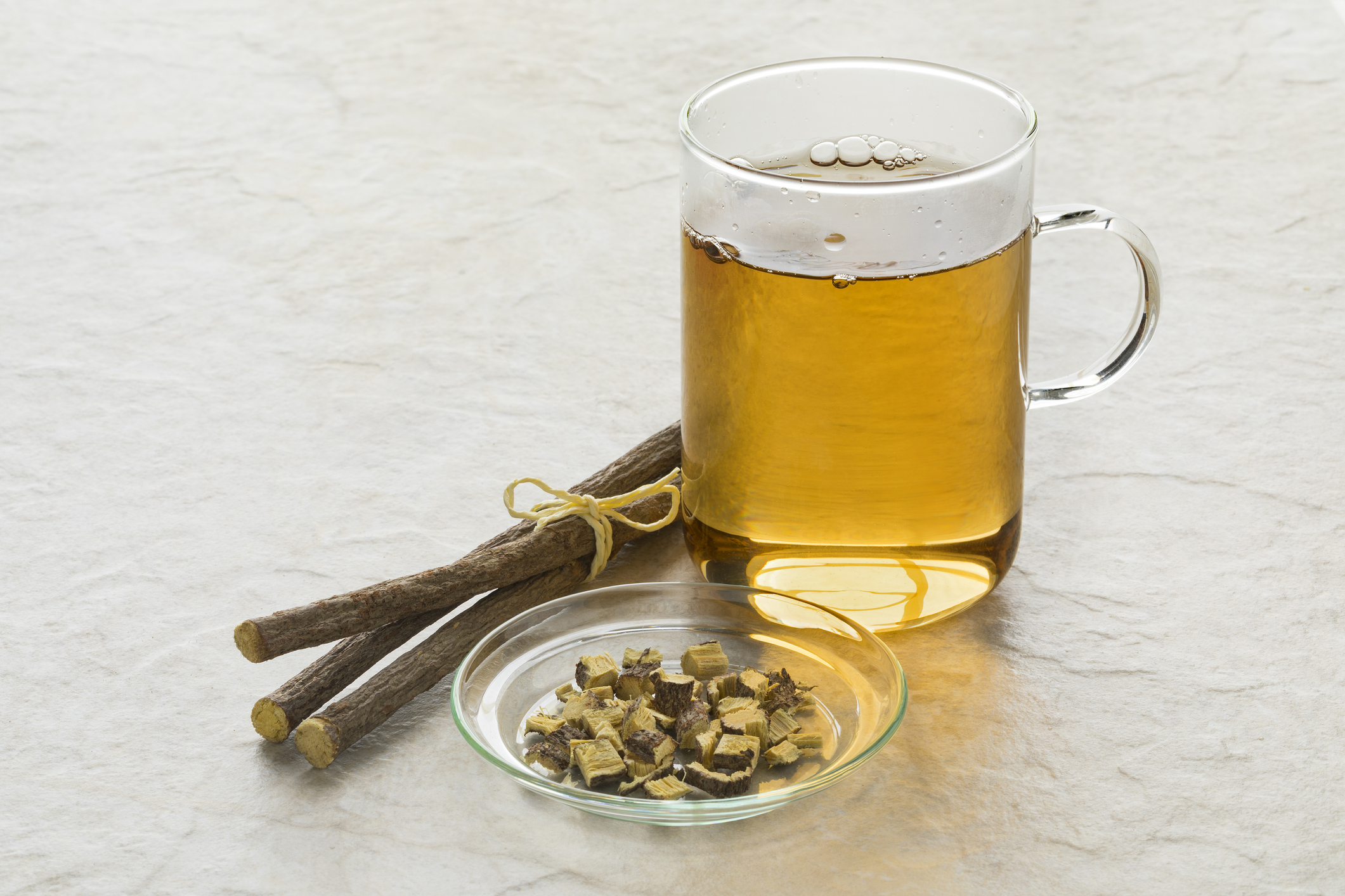 針對脾胃虛弱、消化功能不良的胃酸倒流患者,可用的中藥包括甘草,其有和胃健脾的功效。