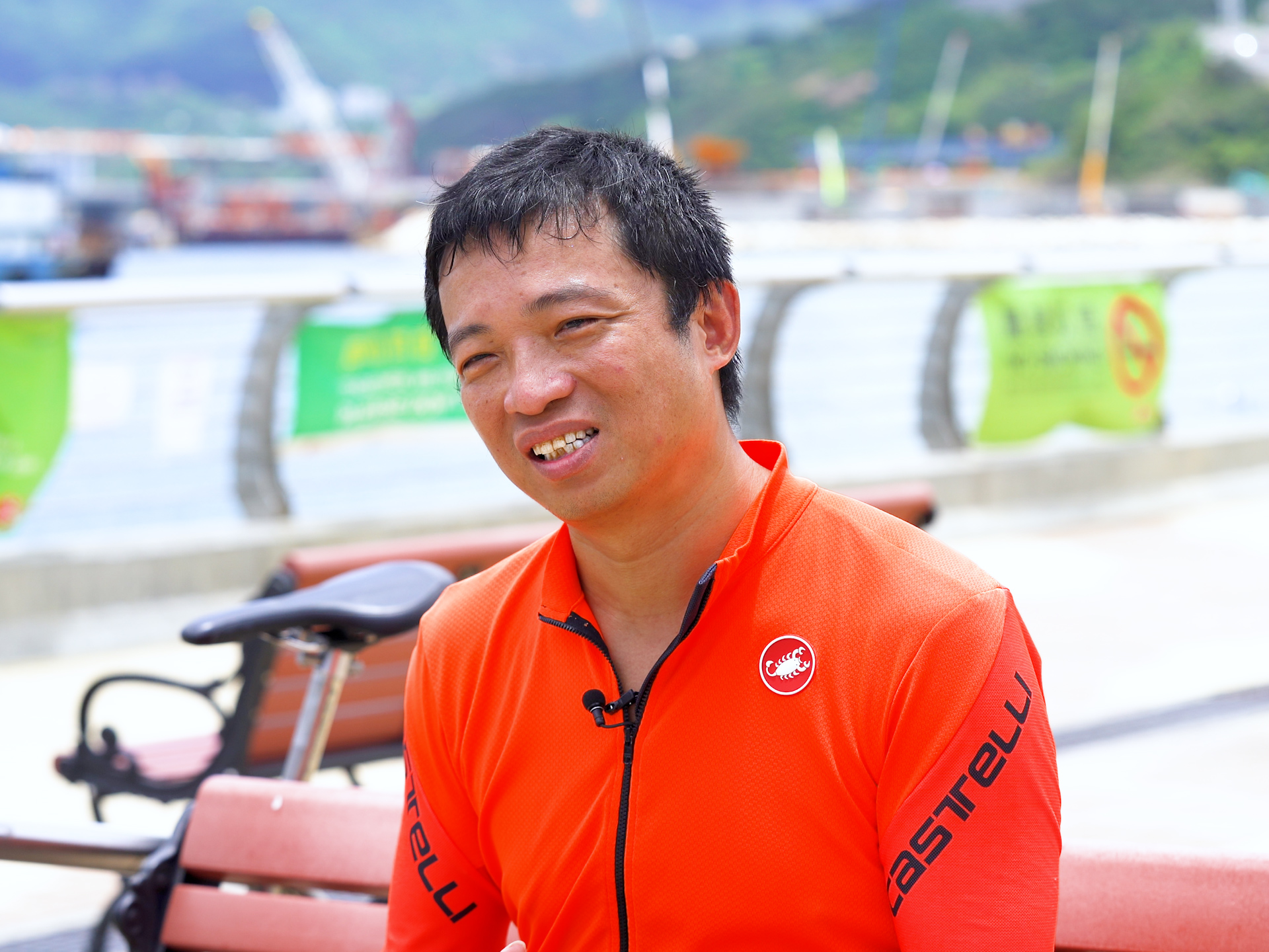 今年47歲的周一鳴,27歲第一次病發,患病20年以來一直都積極面對,之後更愛上踩單車,多年來曾到訪不同國家參與賽事。