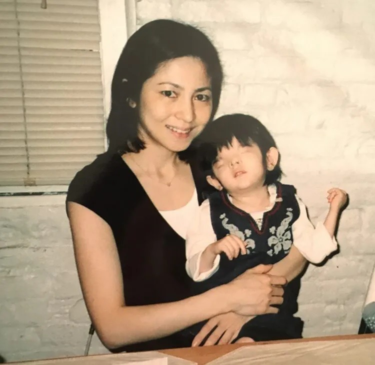 女兒的先天缺陷令美香感到沮喪,她更表示,一度萌生帶著女兒輕生的念頭:「我想過很多次,或許一起跳下去會是會輕鬆點吧,我根本無法想像我們的未來。」