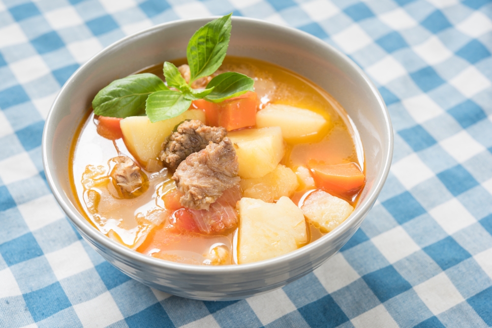 紅蘿蔔蕃茄薯仔湯。