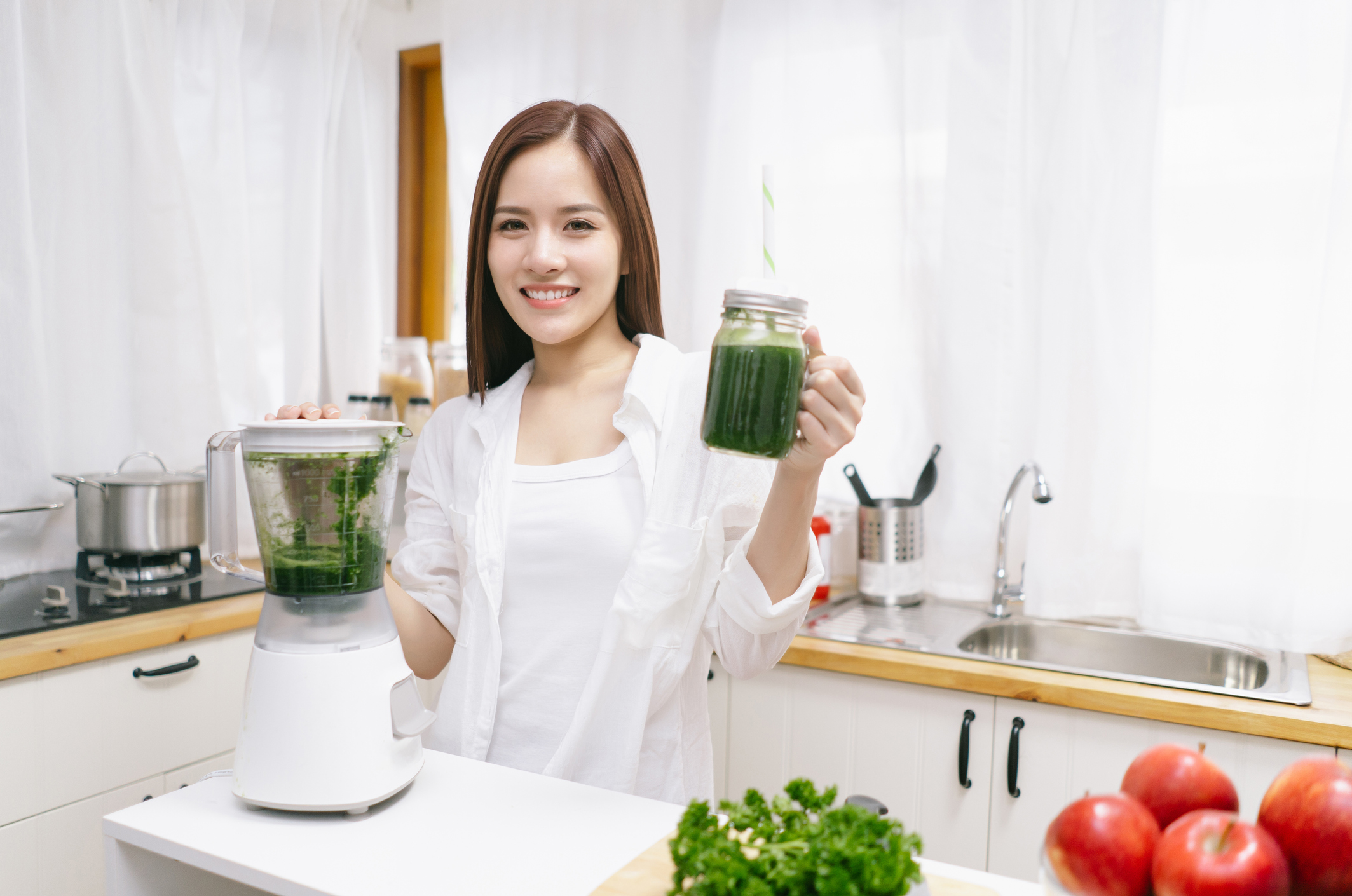 若喜歡喝蔬菜汁,建議選高鉀類的蔬菜,其不但有助降血壓,也有保護心臟的功能。