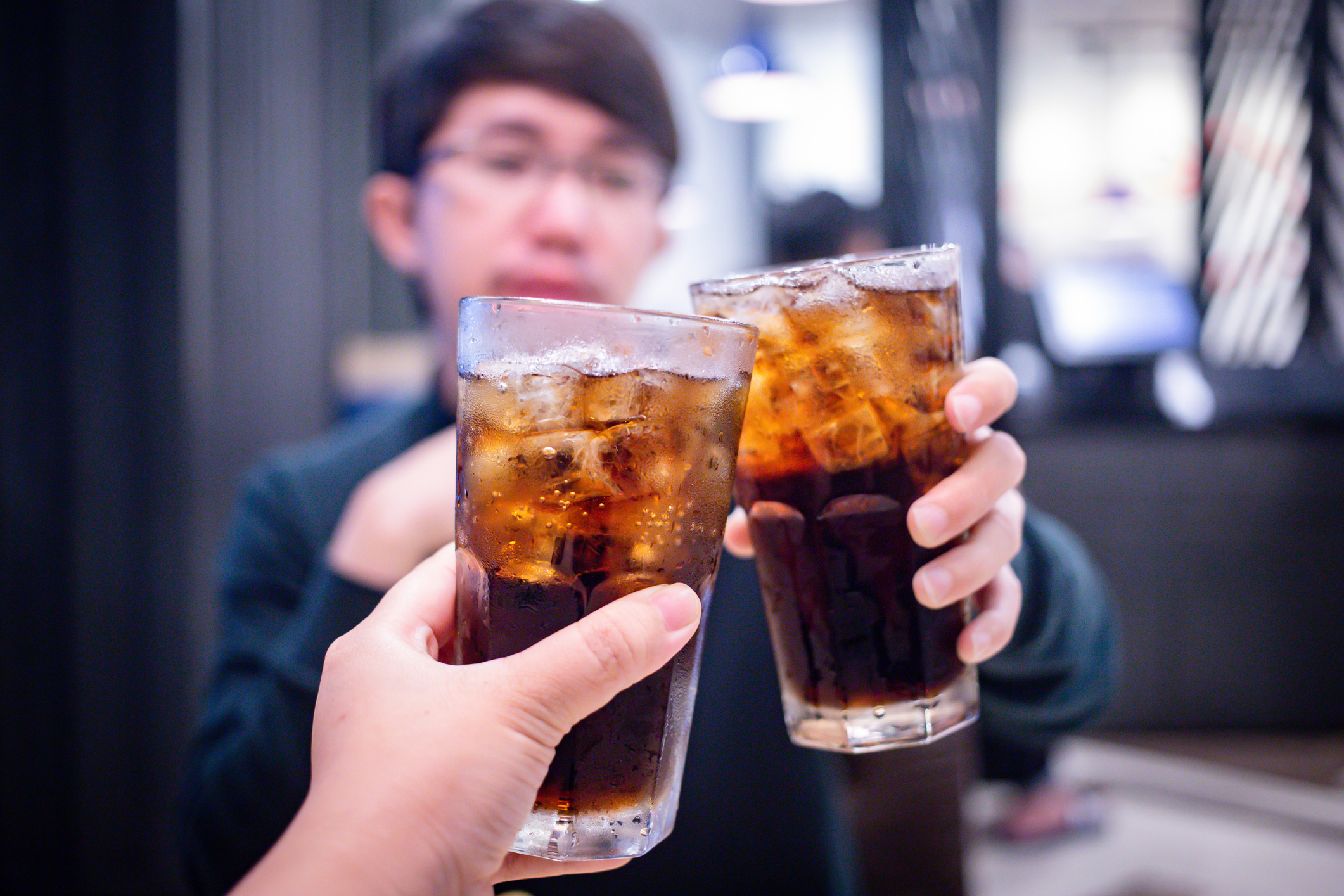 胃氣脹飲食當中,除了富含膳食纖維的蔬菜和水果,氣泡和碳酸飲料也在清單中。