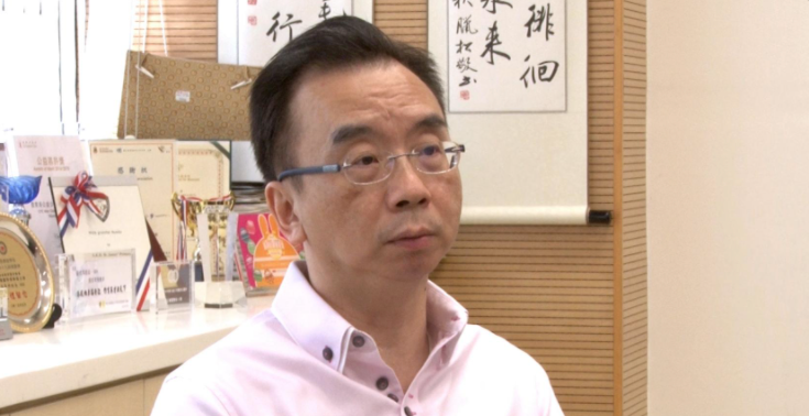 香港資助小學校長會名譽主席張勇邦今早(8日)表示,希望當局考慮容許小一至小五的家長到校接種。