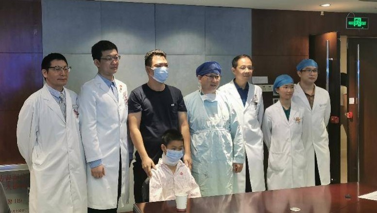 最終醫療團隊成功找出小翁的出血位置為左頸動脈,繼而完成頸動脈破裂縫合修復手術。