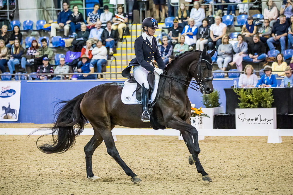 來自澳洲的66歲馬術選手漢娜（Mary Hanna）成了今屆最年長的運動員。