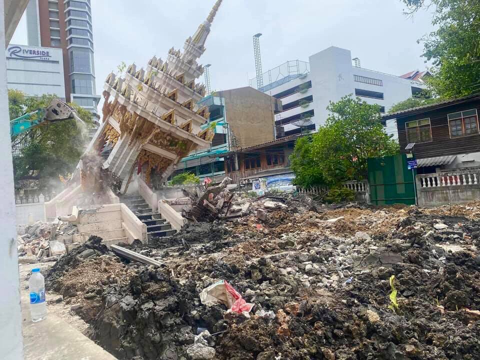 Wat Bang Nam Chon火葬場頓成了廢墟。