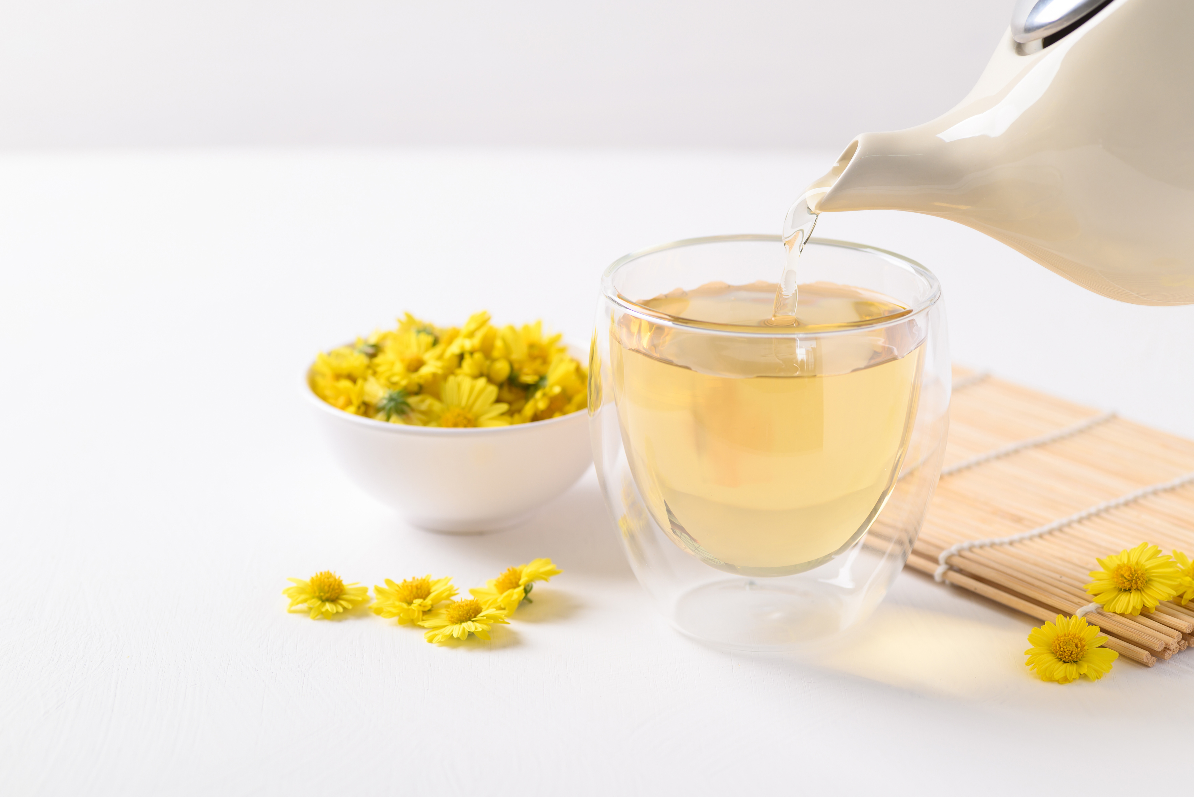 菊花參蜜適合前一晚上熬夜或飲酒後人士隔天飲用,回復精神。
