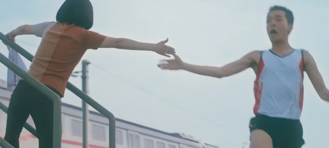 蘇媽媽亦堅持拯救兒子,就算有多絕望仍努力撫養兒子,更陪他一起練跑,故事真摯動人。