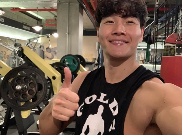 南韓人氣藝人金鐘國一向熱愛健身,近期更開設個人YouTube頻道「김종국 GYM JONG KOOK」專談健身,短短不到一個月已突破百萬訂閱。