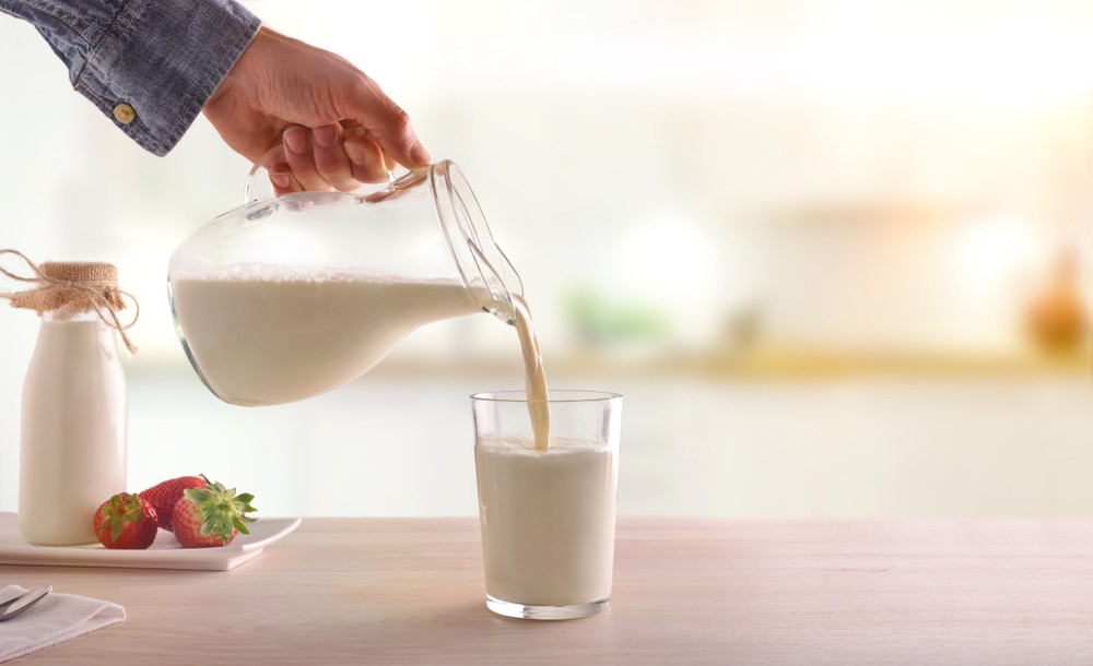 在市面上出售的牛奶或牛奶飲品都須經消毒殺菌,其中以「超高溫消毒法」的牛奶,俗稱為UHT奶,保質期較長,可室溫存放6至9個月。