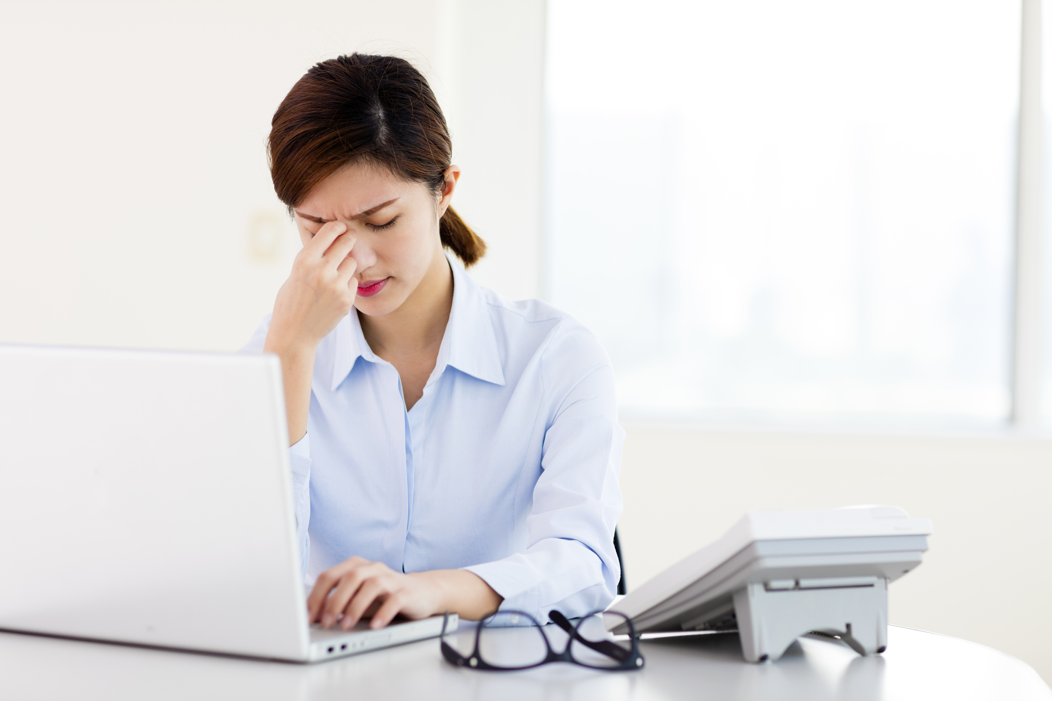 眼眉跳在臨床的診斷為眼瞼抽搐，也作眼瞼肌纖維顫搐，乃眼輪匝肌自發的肌肉收縮，不伴有肌肉萎縮或肌肉無力。