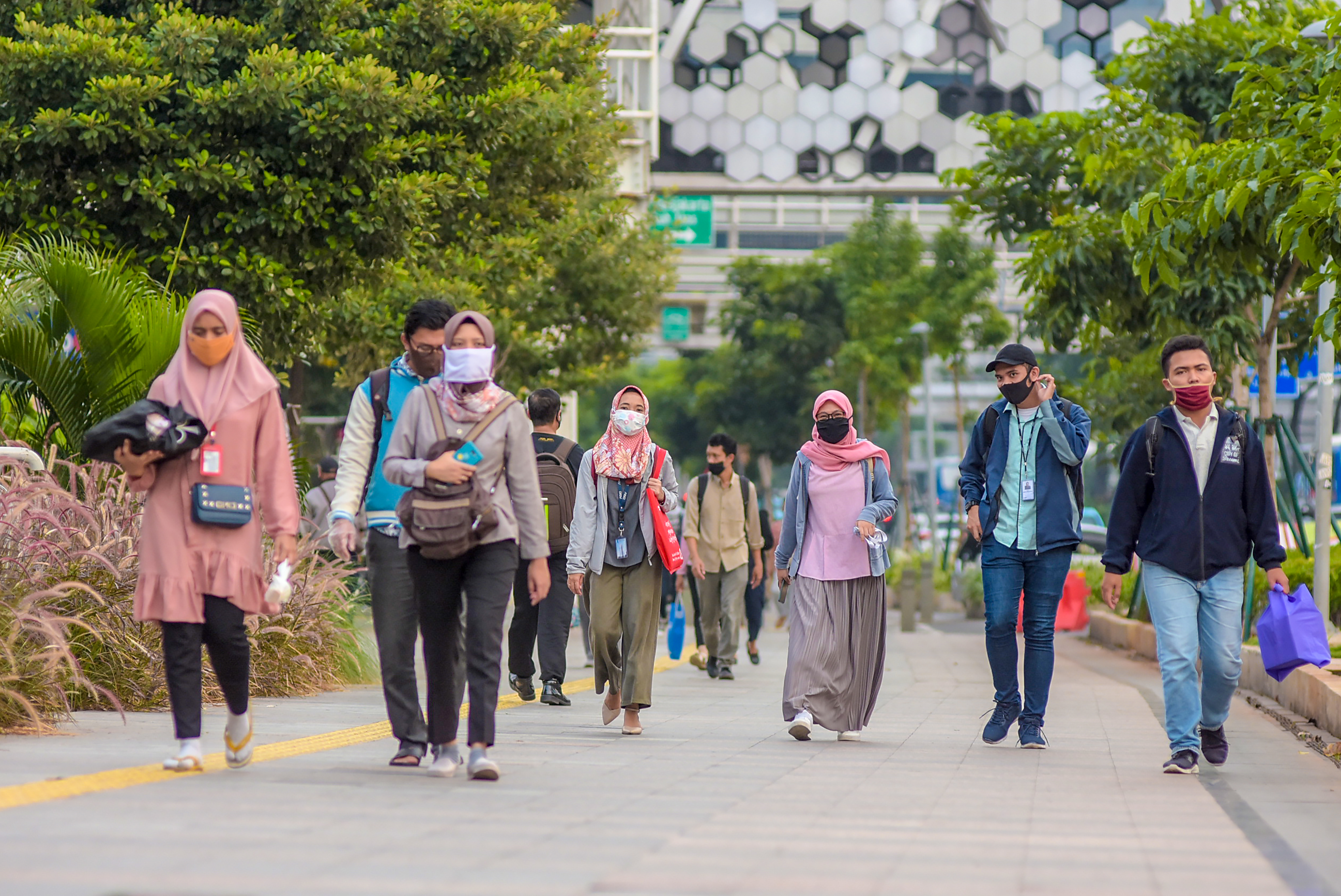 印尼昨日(7日)新增逾3萬5千人確診新冠肺炎,另再有一千多人死亡,雙雙創下單日新高。