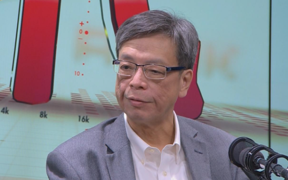 呼吸系統專科醫生梁子超今早(16日)批評,若政府放寬高風險地區已接種疫苗的本港居民回港是反智政策。
