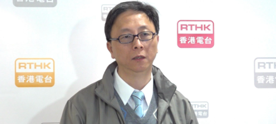 港大感染及傳染病中心總監何栢良認為，清潔工或未有跟足指引清潔酒店房間，應加強對員工的培訓。