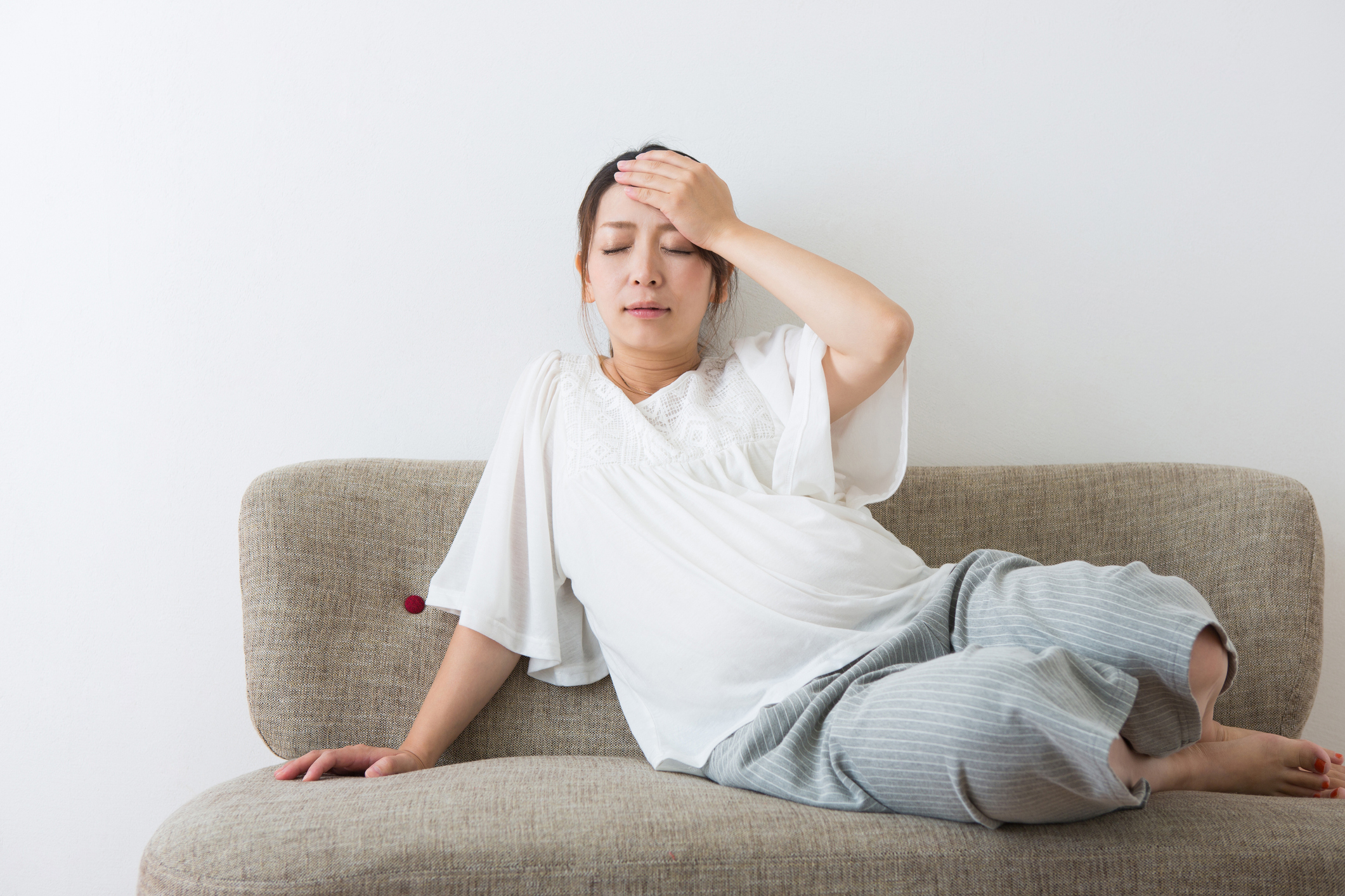 一個人在貧血時,臉色會較蒼白,也容易容易倦怠、頭暈目眩、頭痛。