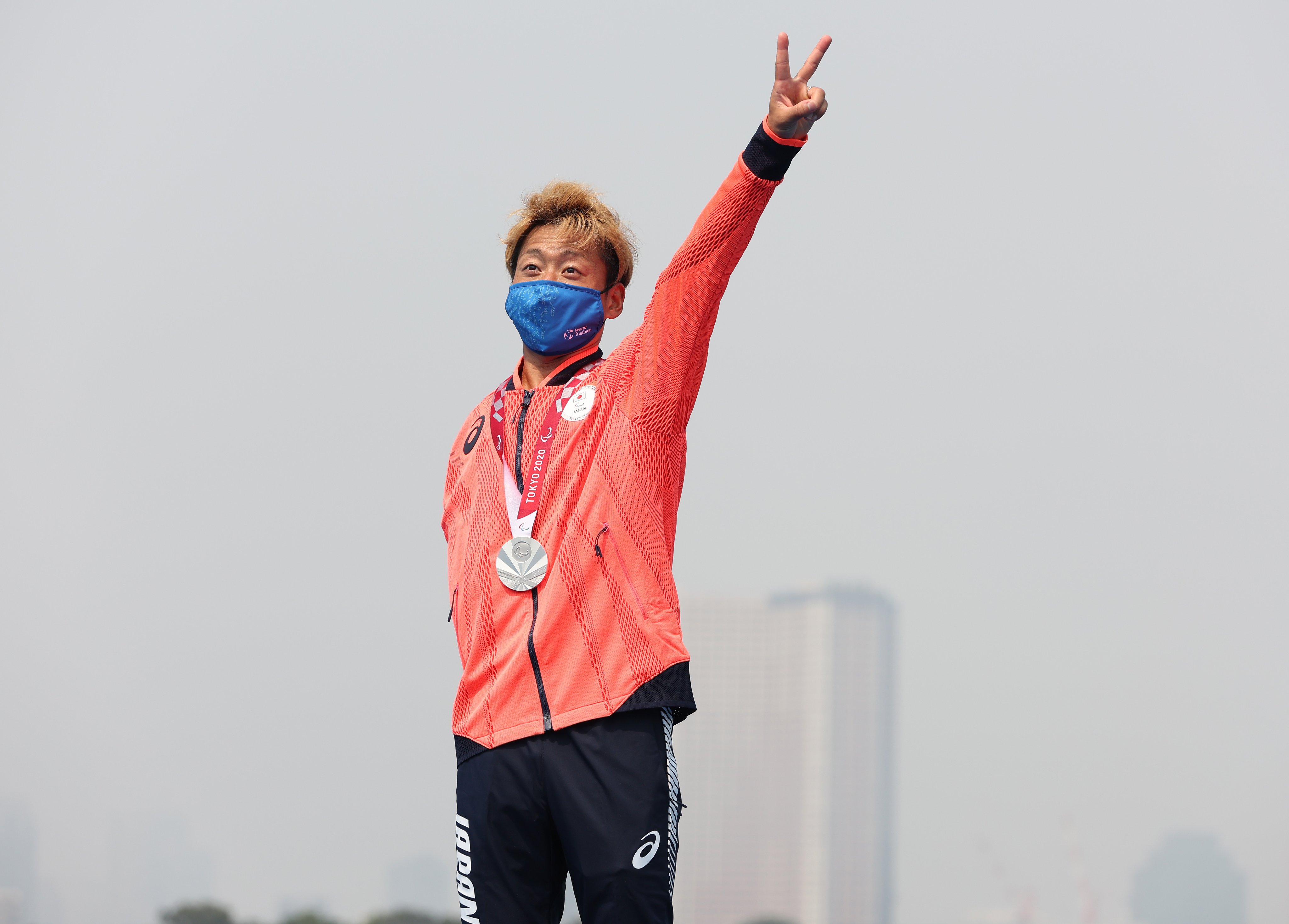 今屆殘奧的三項鐵人PTS4級別賽事於日前(28日)舉行,宇田秀生於游泳項目以第8名上水,但其後在較擅長的單車項目中追至第3名,最終在跑步項目以第2名衝線奪下銀牌。