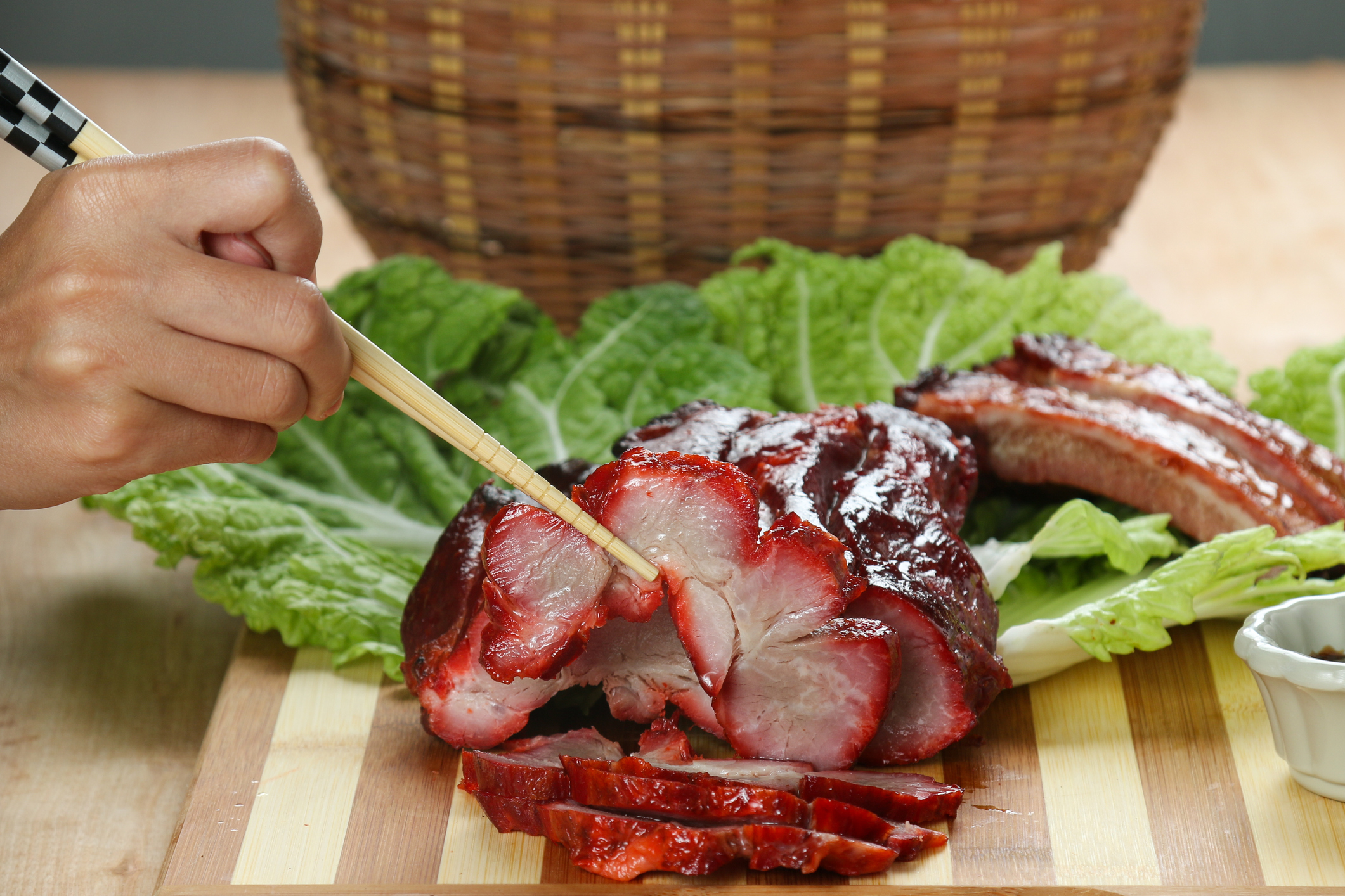 經包裝的斬件燒味如在室溫下陳列，最好在2小時內出售，至於消費者則應盡快食用這些燒味。