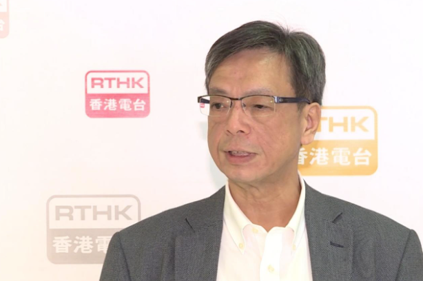 公務員事務局局長聶德權表示，不排除推出「健康通行證」，為求達到全民接種。呼吸系統科專科醫生梁子超今早（30日）指，措施或令市民反感。