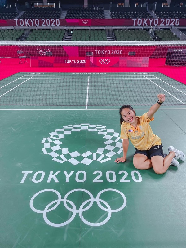 泰國羽毛球一姐依瑟儂(Ratchanok Intanon)與台灣羽毛球選手戴資穎對戰時落敗,在今次東奧中8強止步。