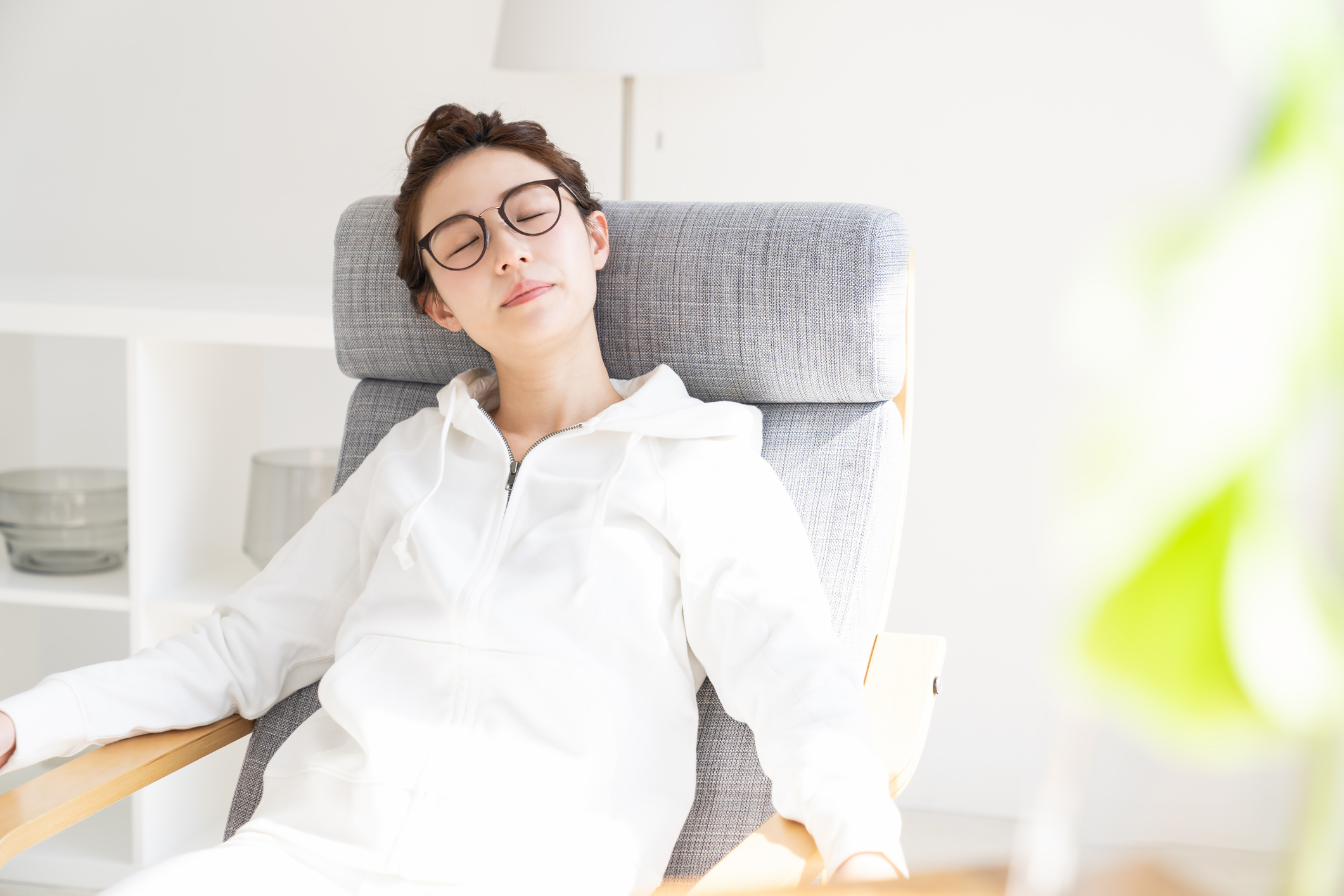 我們平時就該保護好眼睛，注意避免長時間近距離用眼，建議用眼25分鐘，就休息5分鐘。