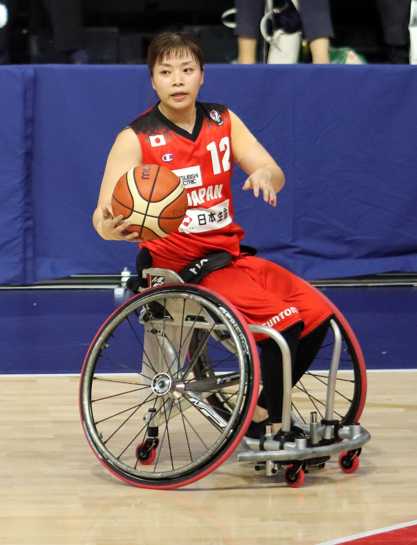 日本輪椅籃球隊選手兼隊長藤井郁美曾經歷潰瘍性結腸炎、惡性骨肉瘤及乳癌。三次大病無阻藤井郁美踏上東京殘奧舞台，更表示：「每次疾病令我變得更強壯。」