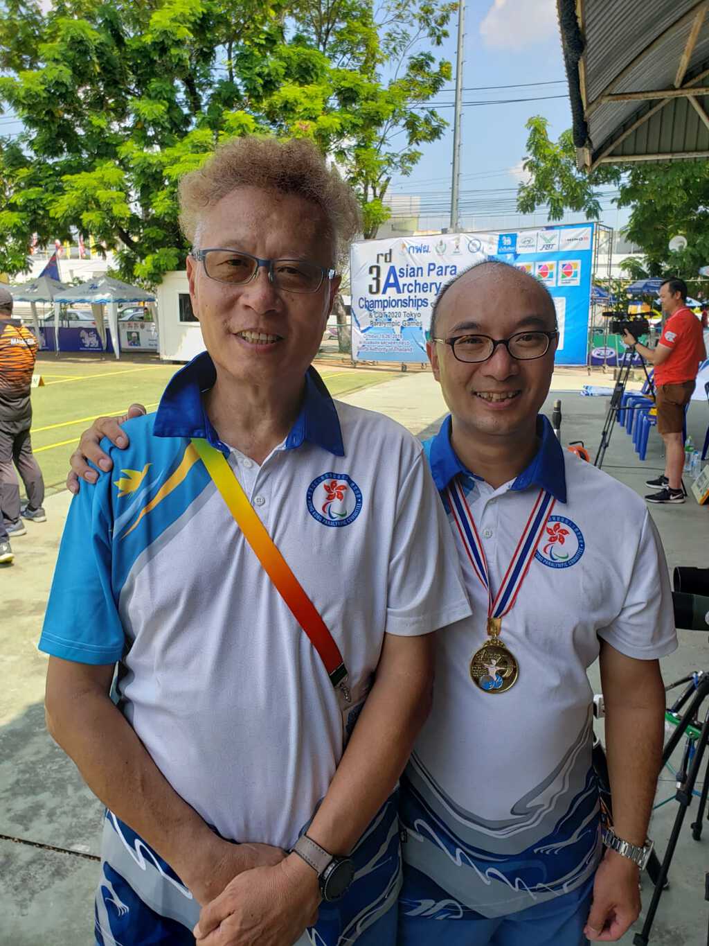 意外後,危家銓(右)需戴上義肢,雖然曾陷入一段迷茫期,但堅強的他很快重拾意志。