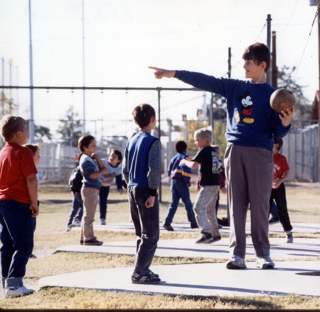 7歲時,Igor Vovkovinskiy移居美國明尼蘇達州治療,健康狀況受控,但仍沒法阻止他繼續長高。