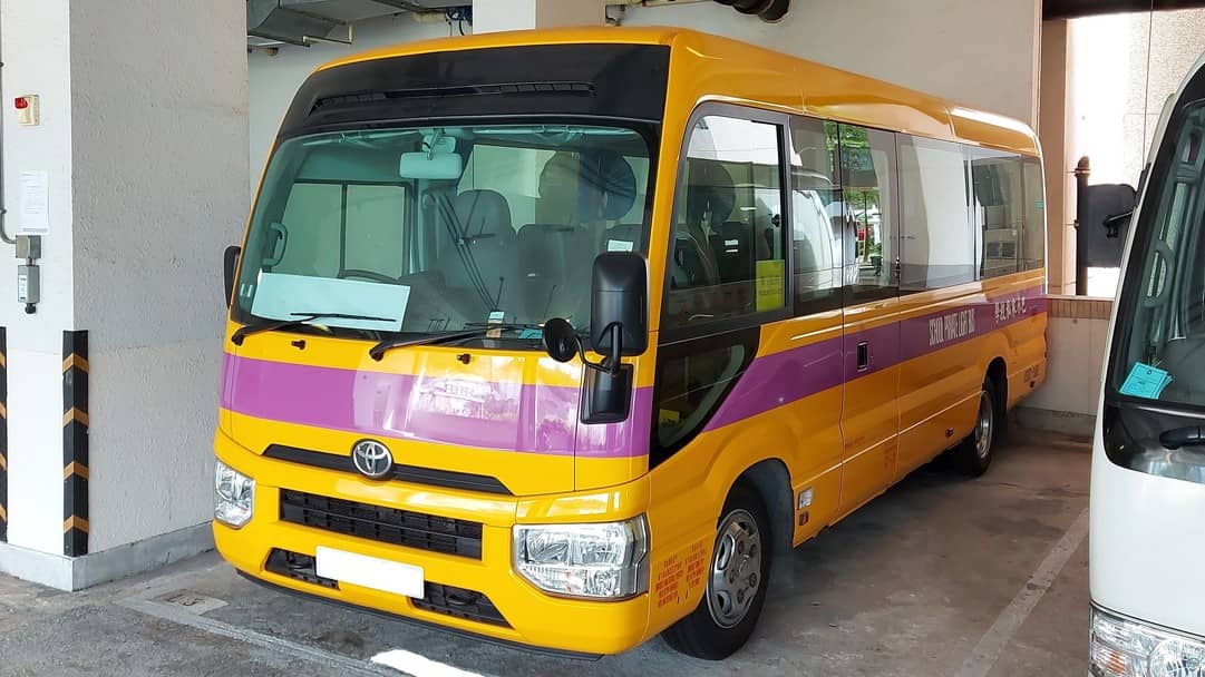 教育局要求校巴司機、跟車保母等非教學人員，於9月1日起均須接種至少一劑新冠疫苗，否則要每兩周自費檢測一次。