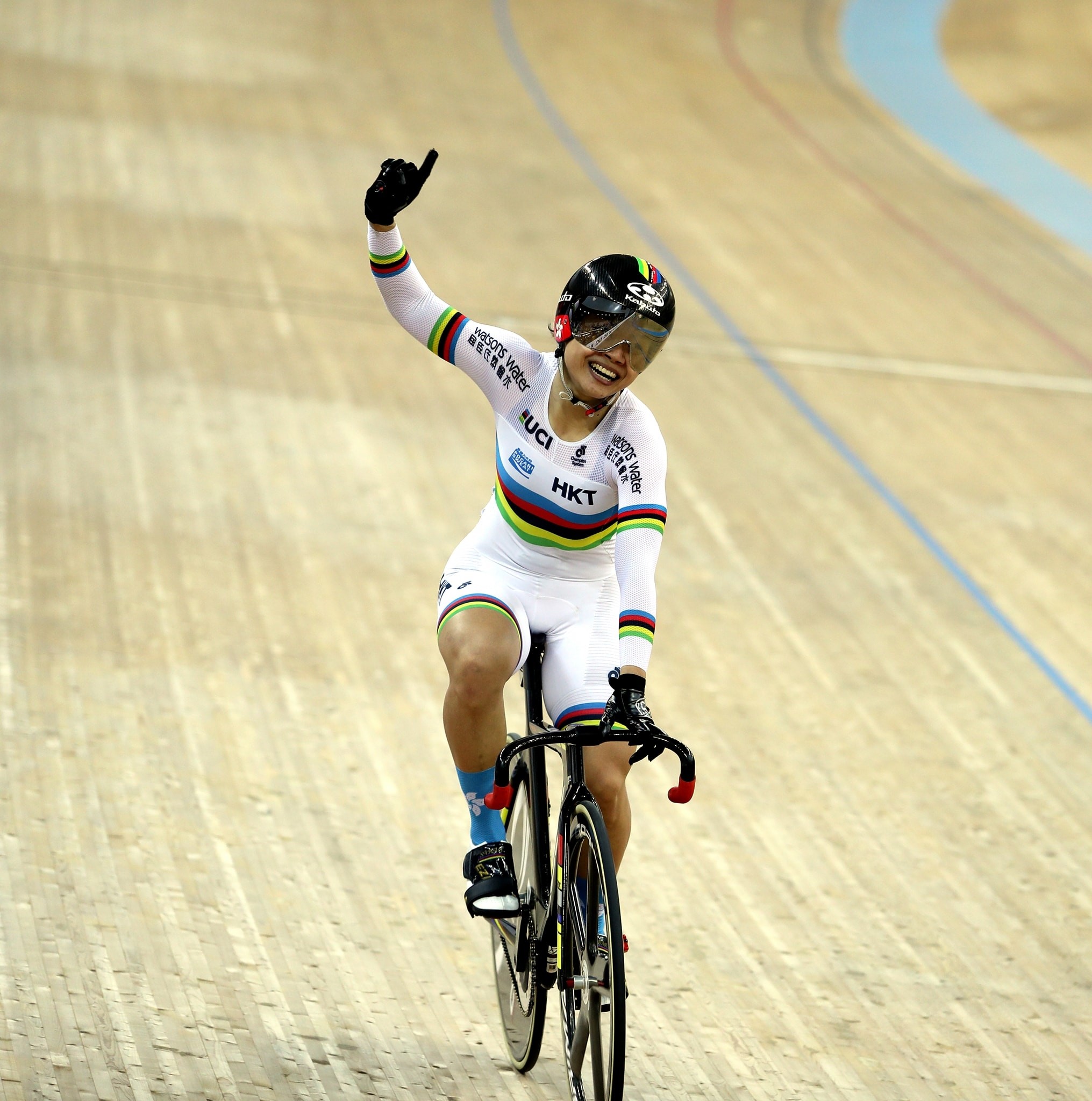 單車賽場的她,總是向著終點奮力衝刺。