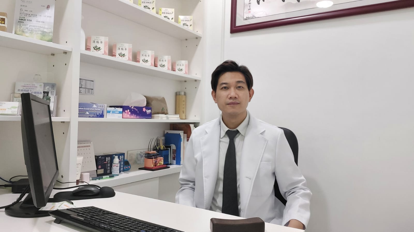 註冊中醫師李浩然認為喝水多少應按體質而定。