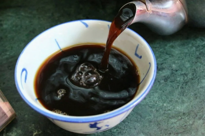 部分涼茶會對長者過於寒涼,女性經期間喝涼茶更會引發痛經,嚴重者可造成月經不調。