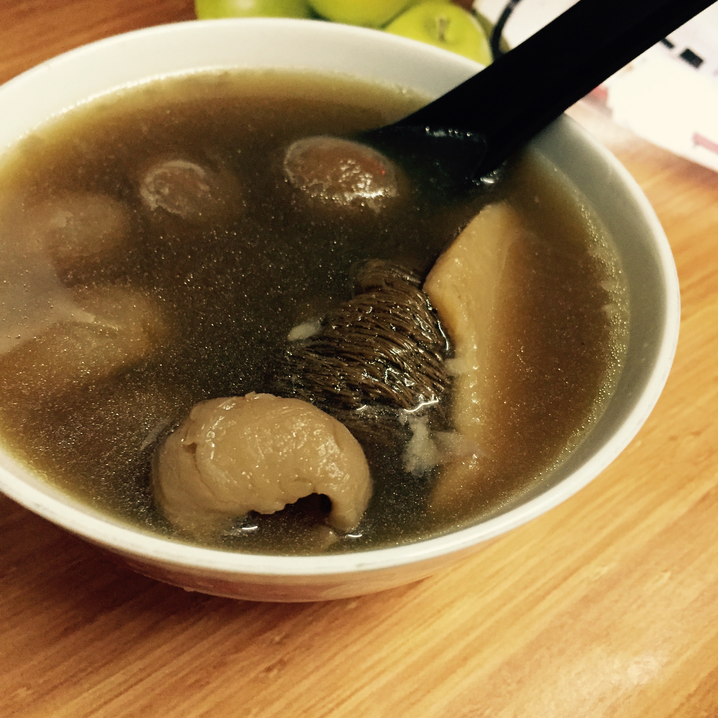 無花果淮山鱷魚肉湯能健脾理氣、化痰止咳、清心安神。