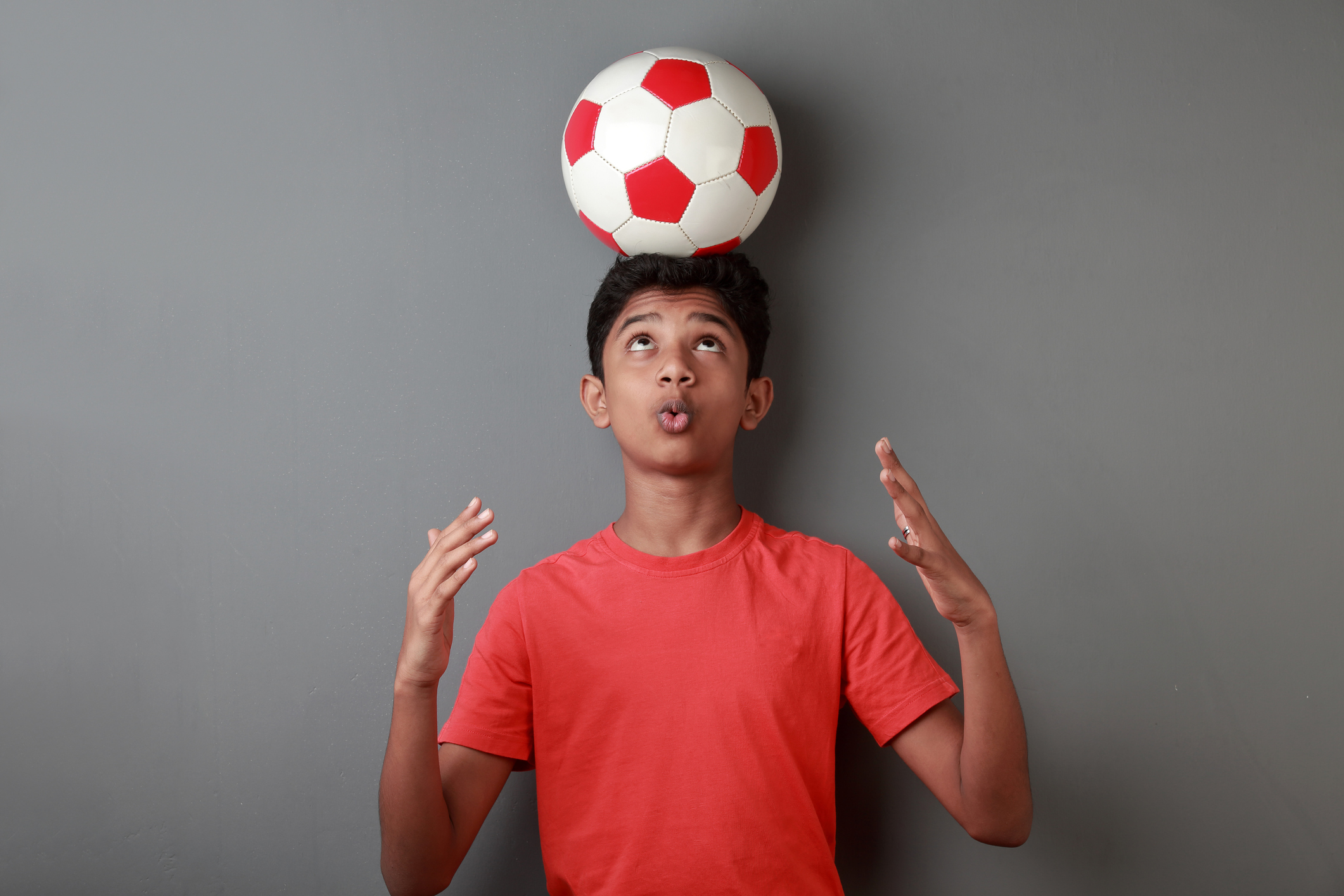 英格蘭、蘇格蘭和愛爾蘭足球總會已於2020年發表「頂頭鎚指引」，限制年青球員學習頂頭槌。