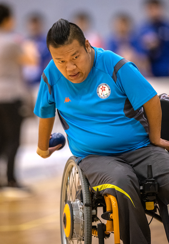 香港硬地滾球運動員梁育榮在今早(1日)的混合BC4級個人賽銅牌戰中,以5:4擊敗中國隊代表鄭遠森,勇奪銅牌。