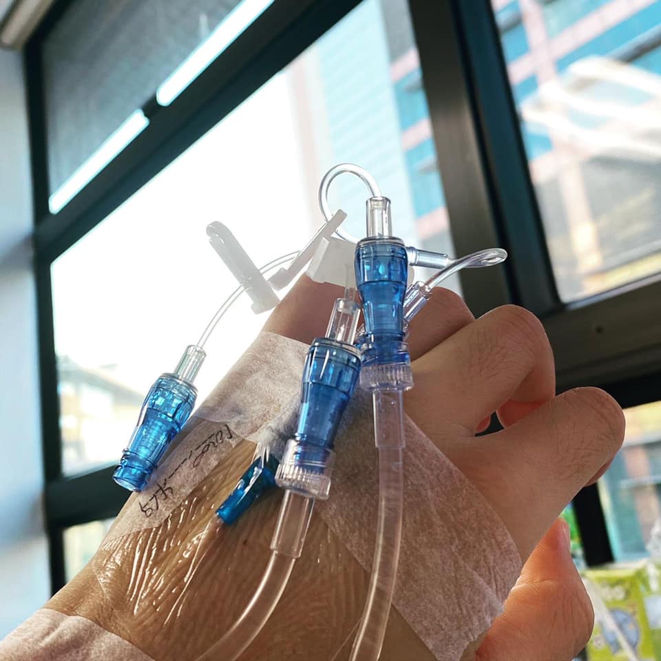 急性骨髓性白血病相對需要急切的治療,因此已開始進行化療,而當中帶來的副作用更痛苦