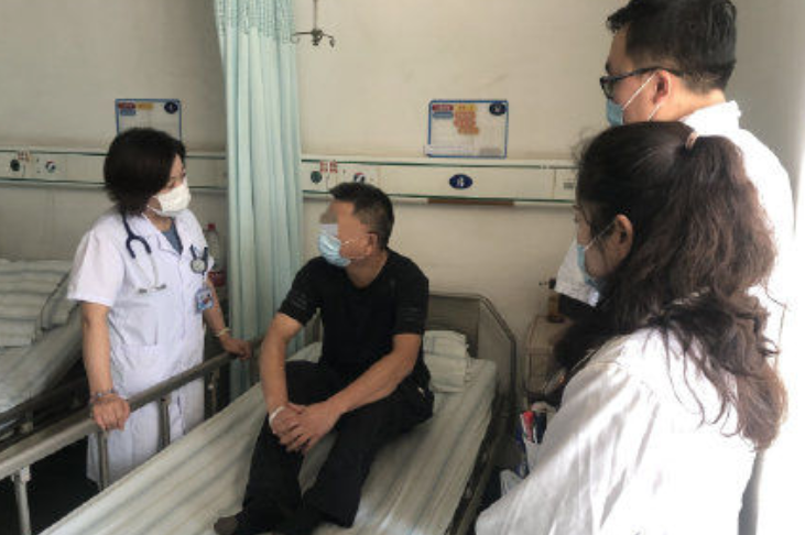 內地一名男子頻繁熬夜打機、追劇,以外賣作一日三餐,最終因胸痛、呼吸困難需入院求醫。
