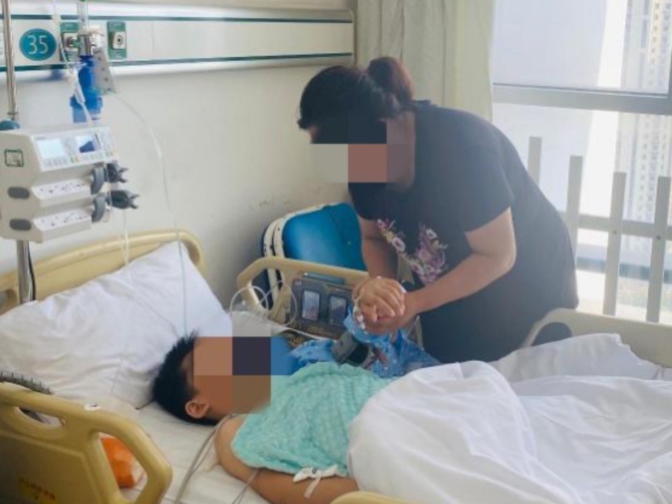 內地一名9歲男童因長期打機出現胸痛乏力、低燒嘔吐、雙腳粗幼不一、膚色有異等健康問題，最後引發肺栓塞。