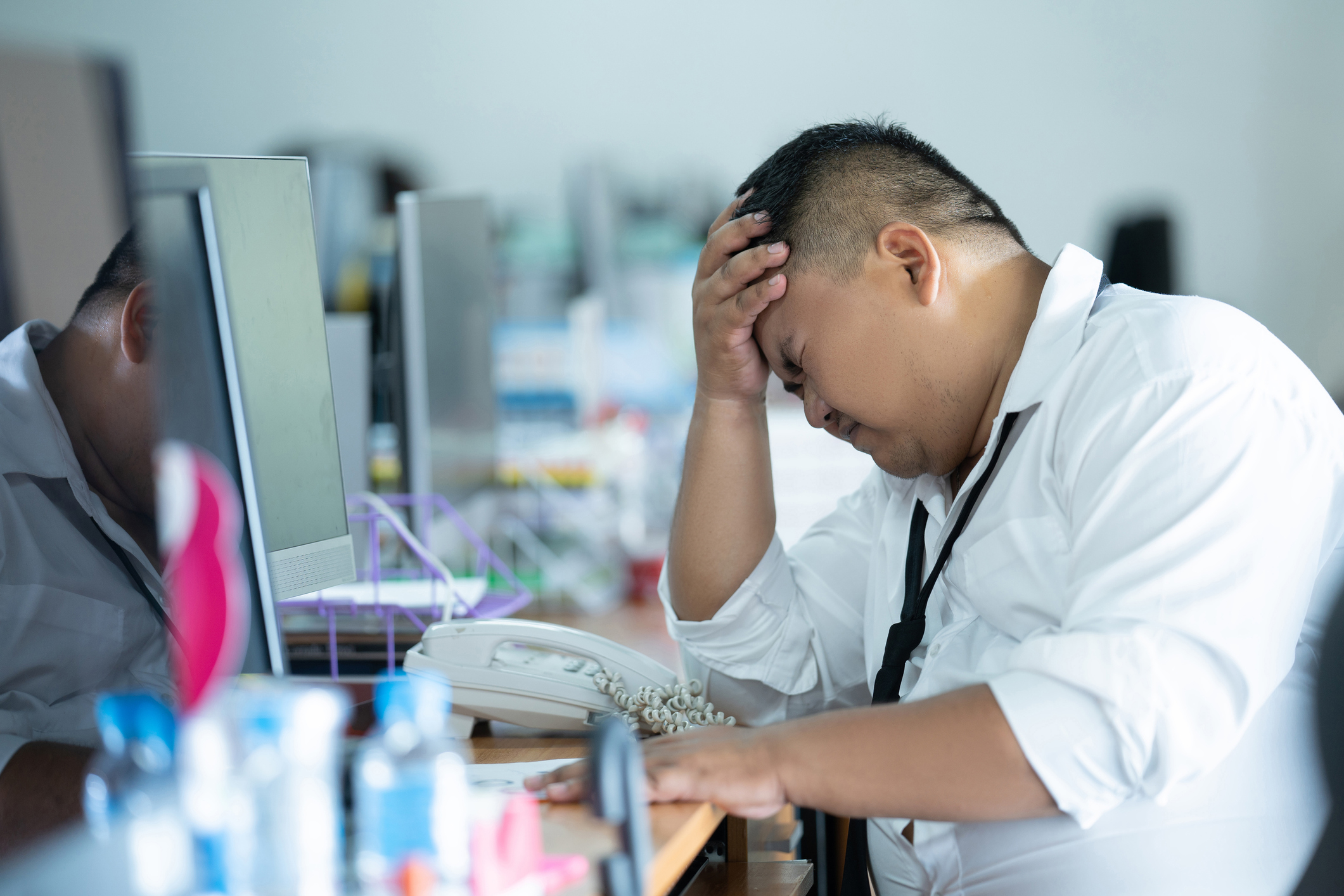 長期坐著,上班族長久下來會更容易得到慢性病。