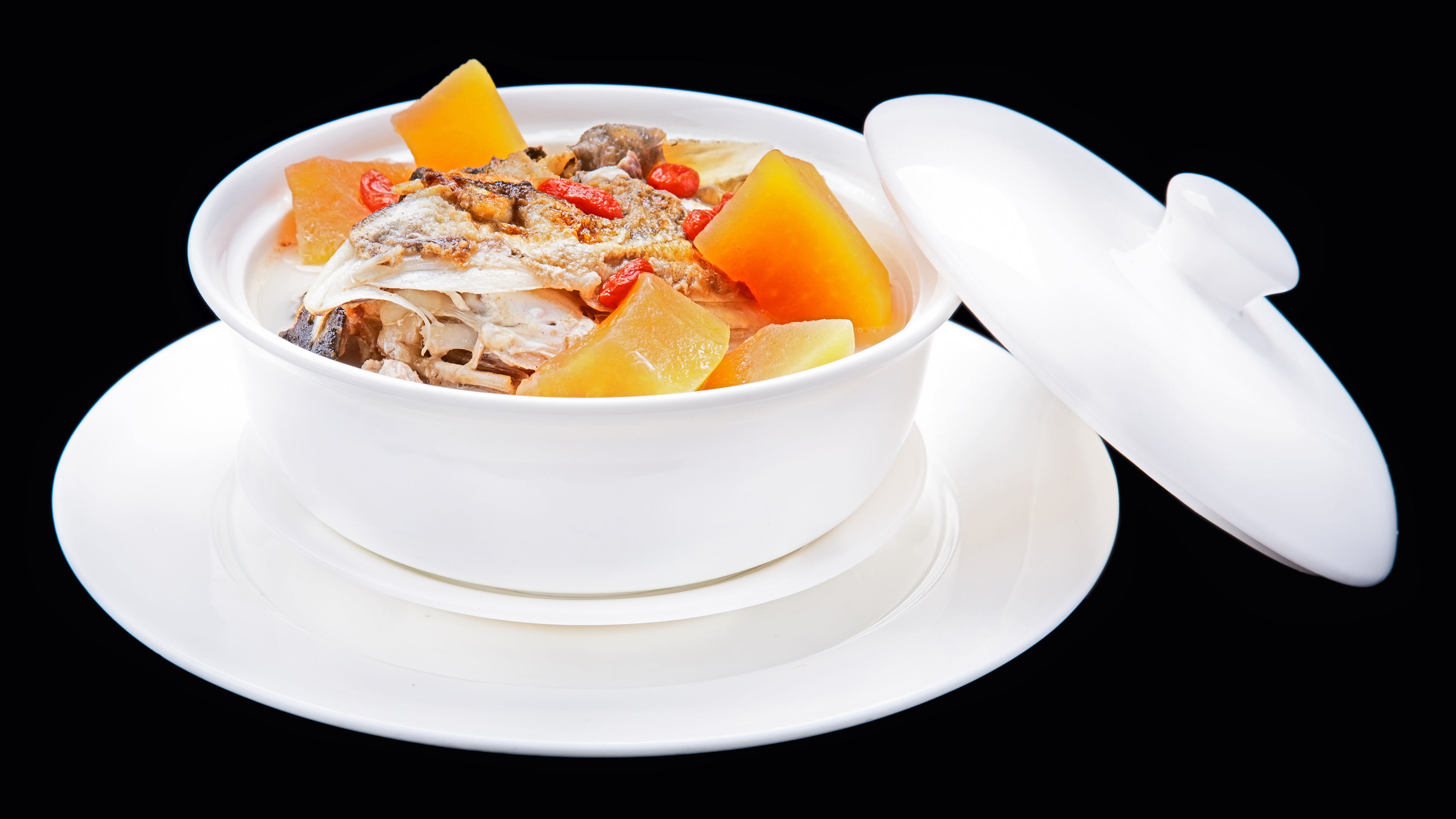 木瓜雪耳魚尾湯有助清熱潤肺，健脾養胃。