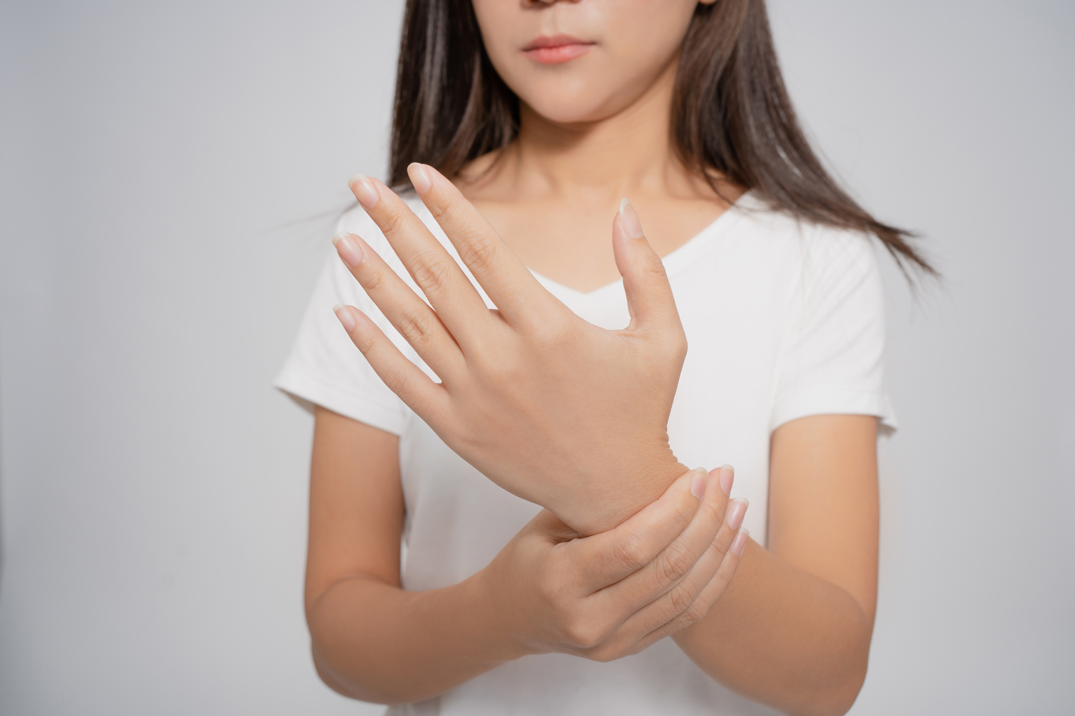 若要做氣管敏感運動,可以推揉前手臂,其有助加強氣管、肺功能。