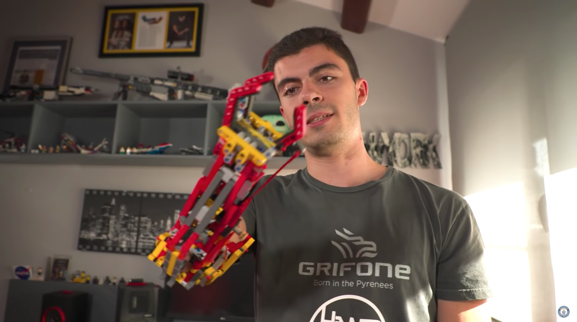 David Aguilar一直改良LEGO手臂,如今經已有5款LEGO手臂。