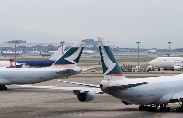 有消息指,國泰航空於本月初因未接種新冠疫苗為由,解僱60-80名員工,當中有員工投訴,有醫生證明不適宜接種仍被解僱。
