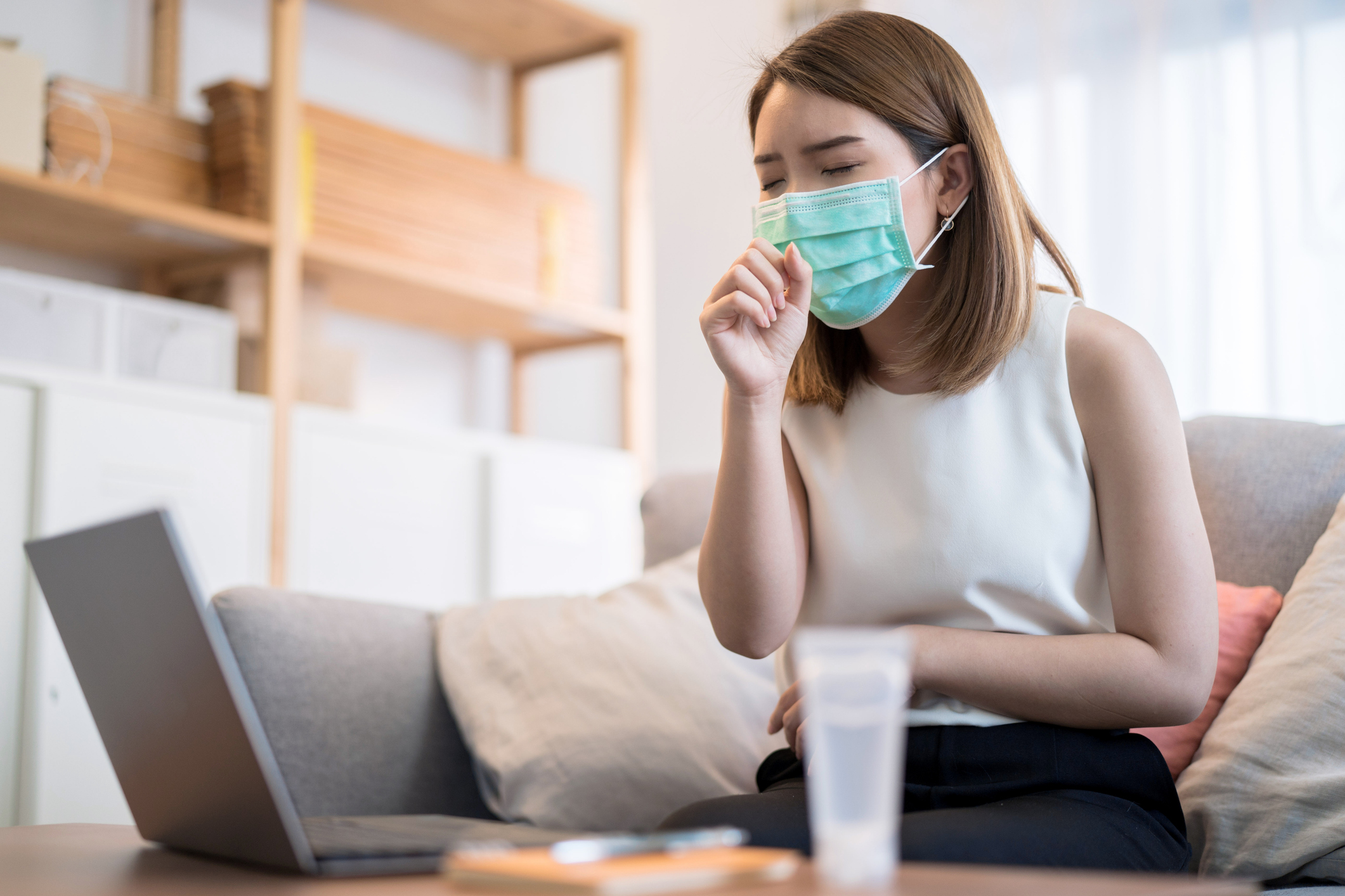 當察覺有咳嗽及喉嚨痕癢的症狀,應多加注意,持續咳嗽是可能演變成氣管敏感的。