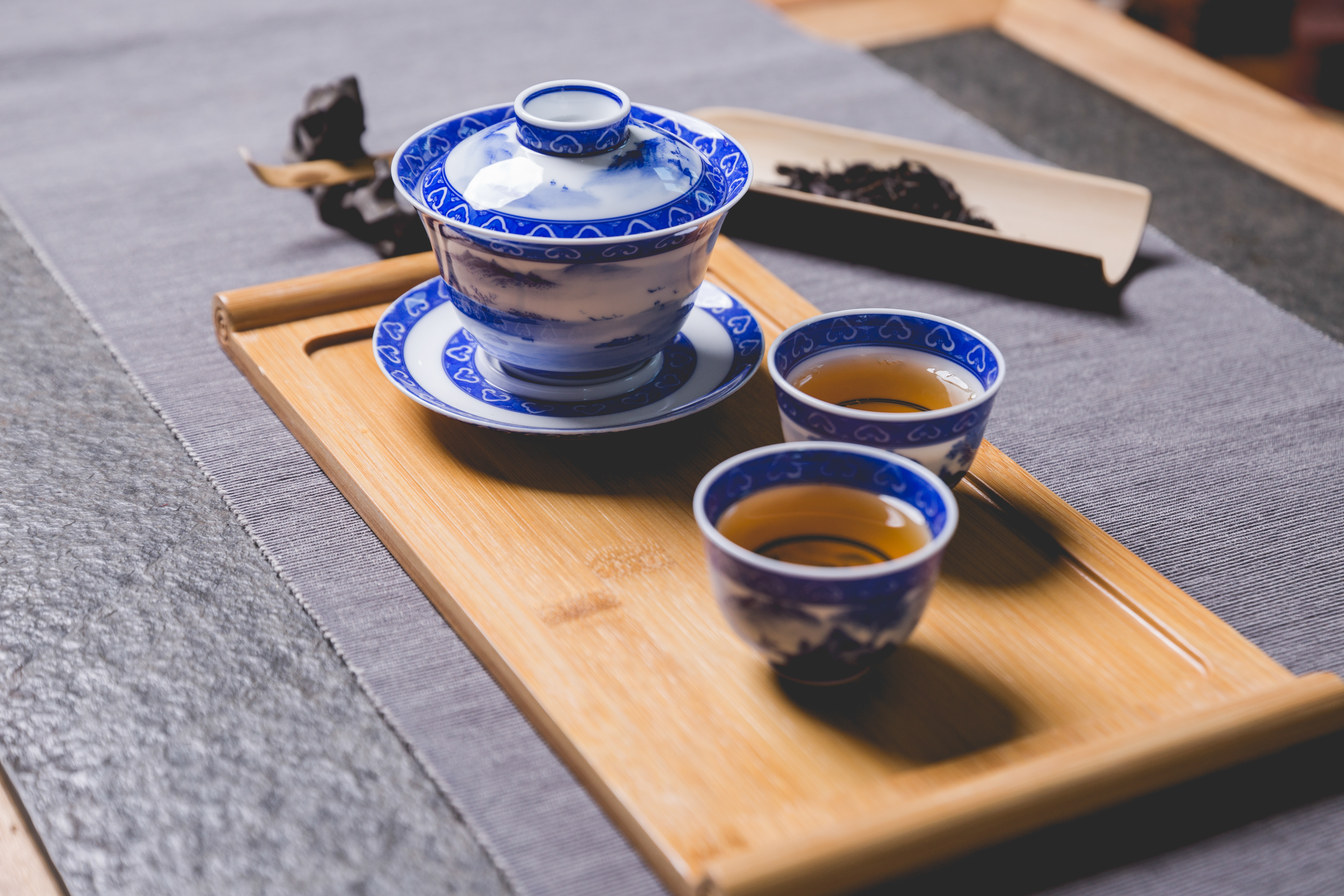 五花茶性微寒,有清熱祛濕、解毒、去心火等功效。