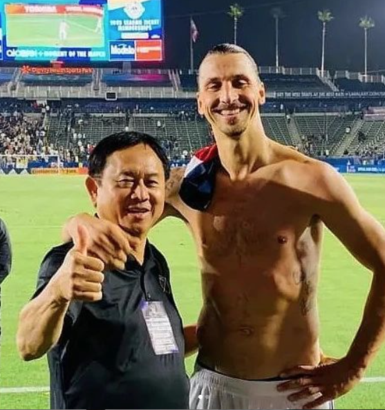 傅浩強醫生曾為瑞典著名球星、現屬AC米蘭前鋒伊巴謙莫域(Zlatan Ibrahimović)醫好重創,挽救其職業球員生涯