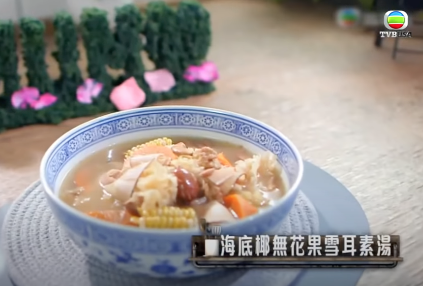 海底椰無花果雪耳素湯有助潤肺止咳、寧心安神、潤腸通便、消腫解毒。