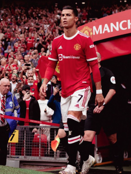 吉吉是曼聯球迷,尤其喜歡球星C朗拿度(Cristiano Ronaldo)。