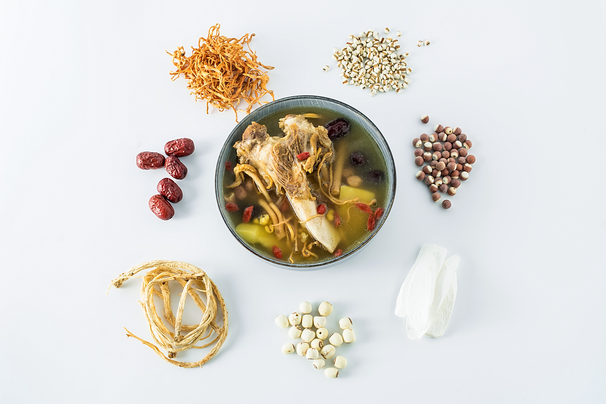 扁桃腺發炎食療推介沙參石斛湯,其能潤肺利咽,養陰生津。